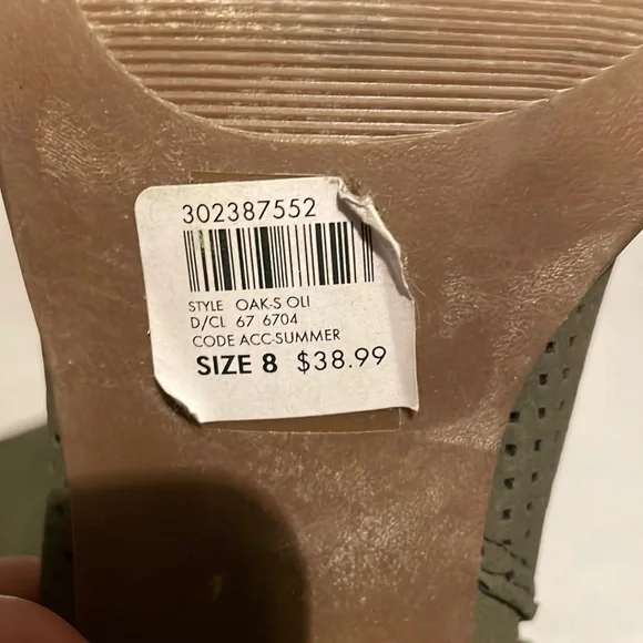 GUC Olive Green Heels, size 8 - Picture 6 of 8